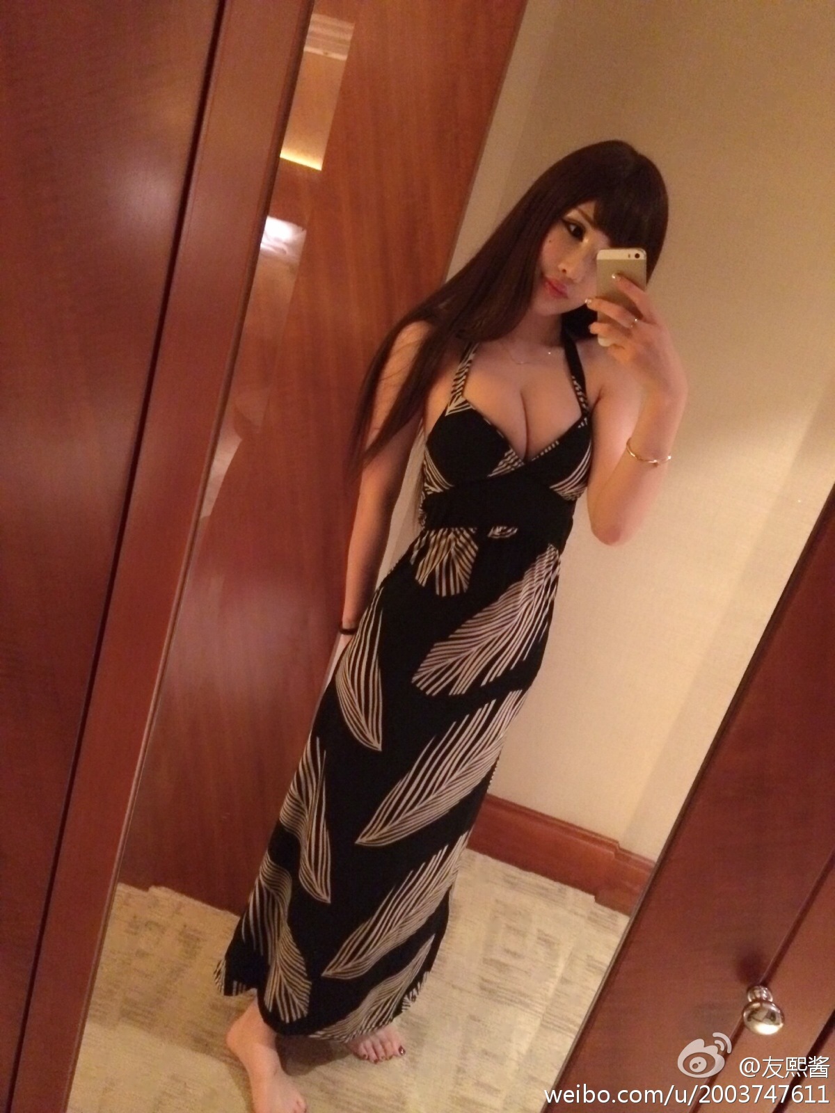 G罩美胸 火爆的辣子 友熙酱 微博自拍破解私密图片 2